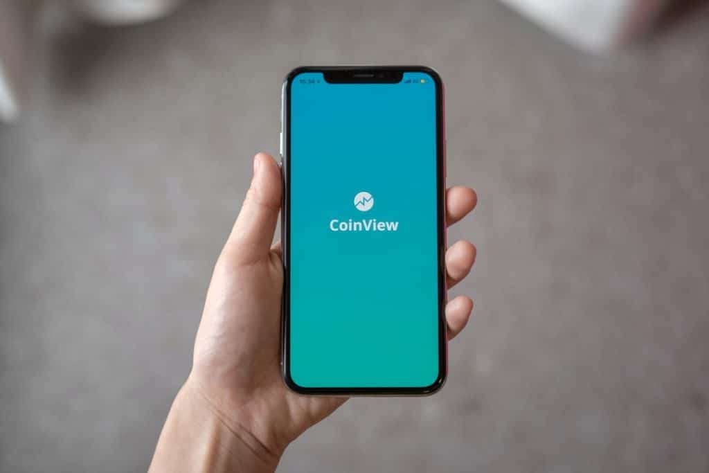 Photo The main subject of this article is designing for modern users with Webmate using a mobile-first approach Keywords include mobile-first, designing, modern user, and Webmate