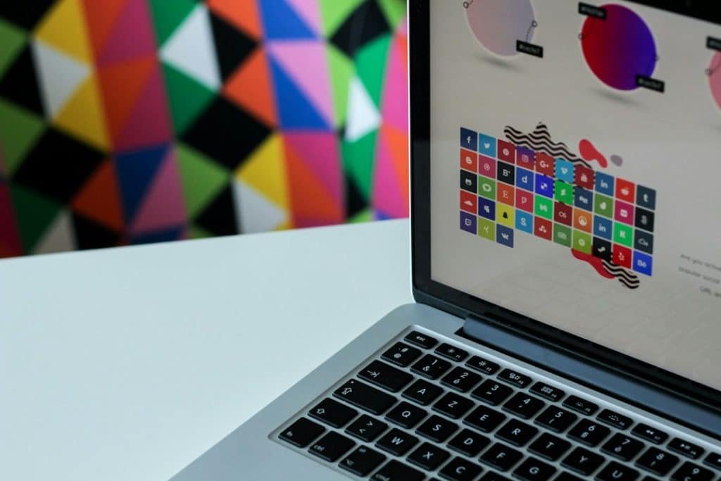 Photo The main subject of this article is the use of web design and psychology to influence user behavior, specifically through the use of a tool called Webmate Keywords include design psychology, user behavior, web design, and Webmate