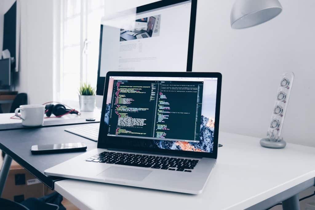 Photo The main subject of this article is user experience (UX) and user interface (UI) design tips for web navigation, provided by Webmate Keywords: navigation, UX/UI, tips, Webmate