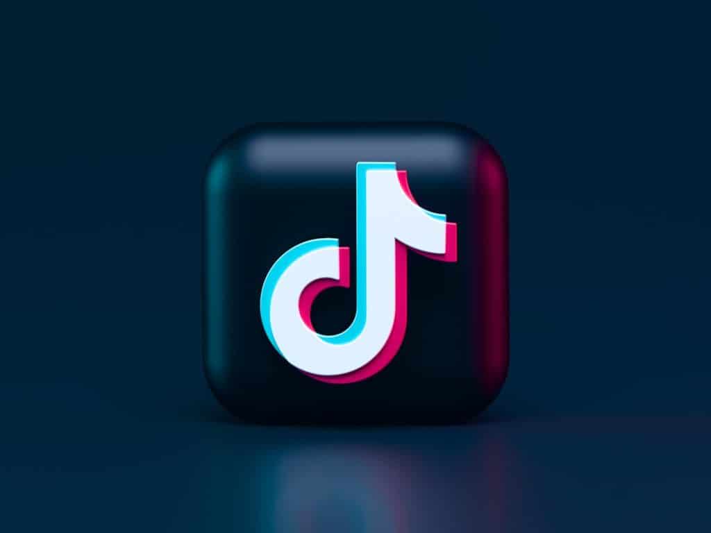 Photo The main subject of this article is the psychology of design in web development, with insights from the tool Webmate Keywords include psychology, design, web development, and Webmate